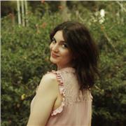 Laureata in lingue straniere, offre lezioni private di spagnolo, inglese e arabo